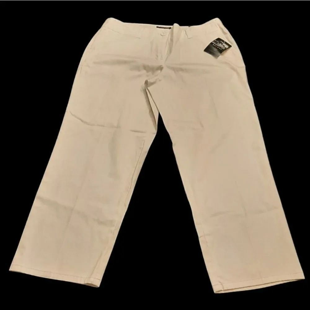 Axcess by Liz Claiborne White Capri Ankle Pant